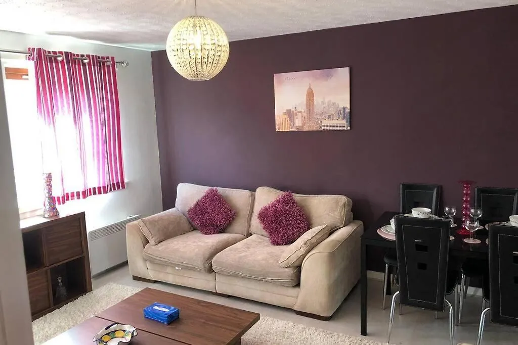 Chic 2 Bed Apartment With Free Parking- Recently Redecorated, 10 Minutes To City Centre Edinburgh United Kingdom