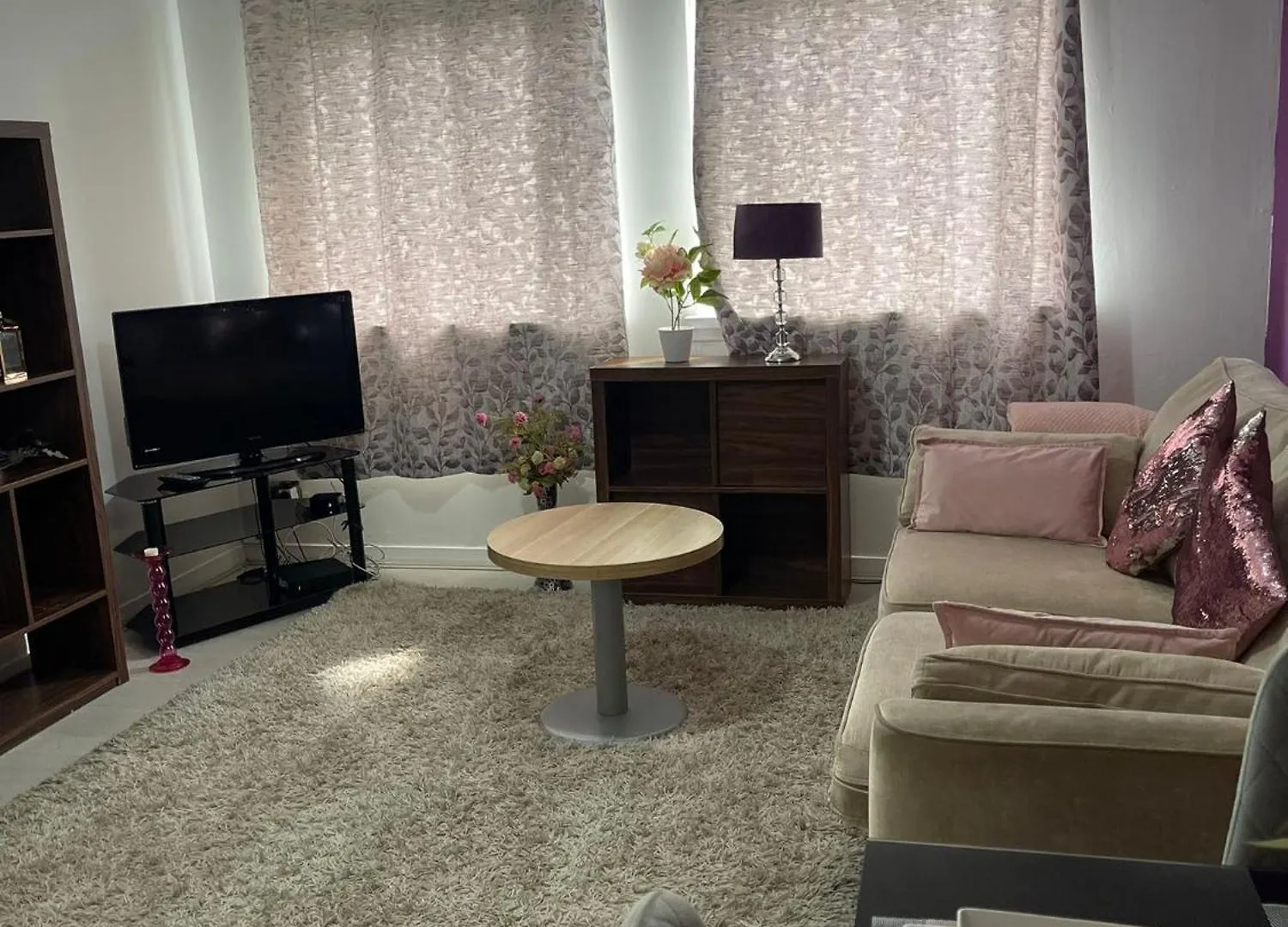 Chic 2 Bed Apartment With Free Parking- Recently Redecorated, 10 Minutes To City Centre Edinburgh 0*,  United Kingdom