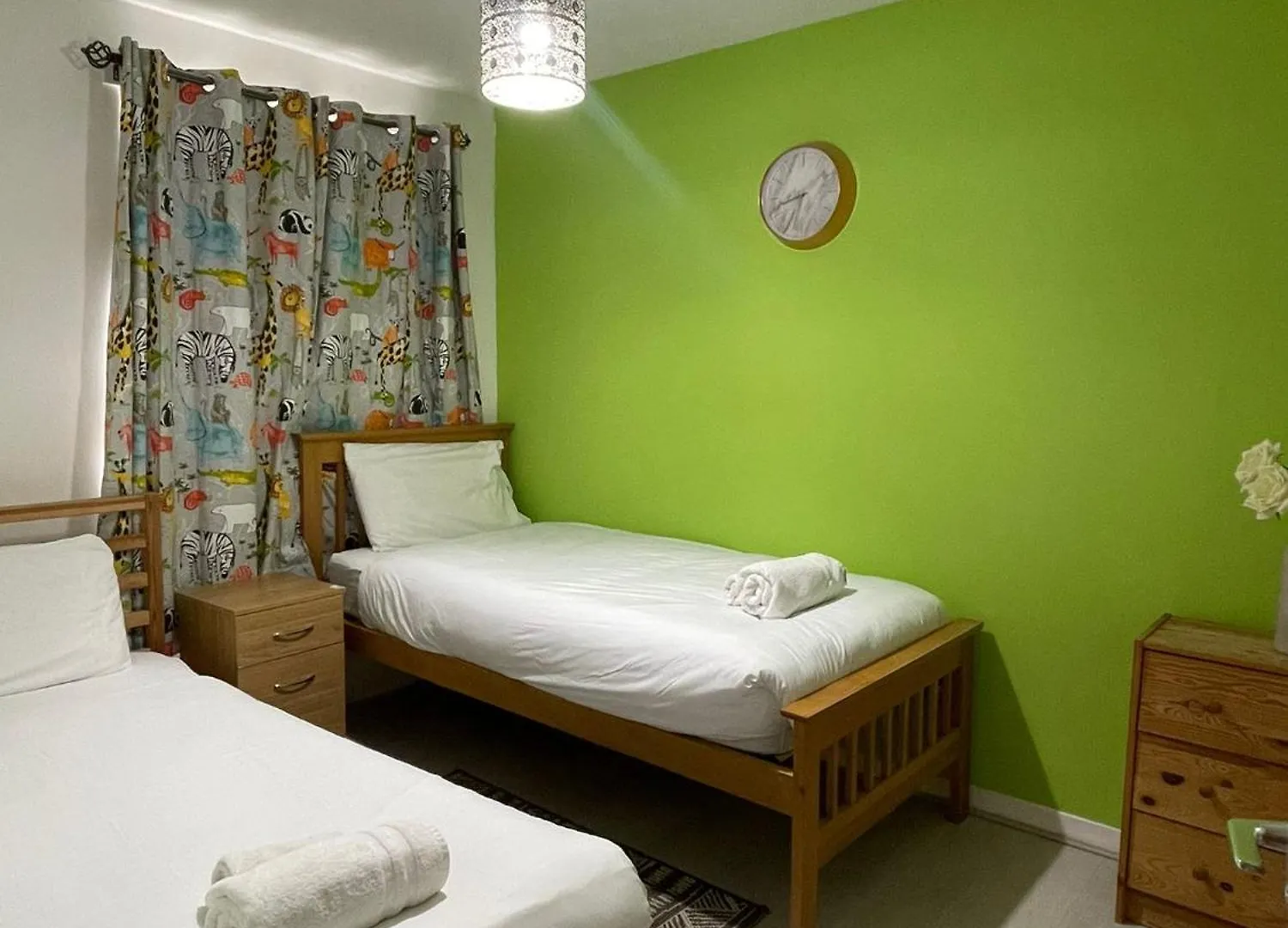 Chic 2 Bed Apartment With Free Parking- Recently Redecorated, 10 Minutes To City Centre Edinburgh Velká Británie