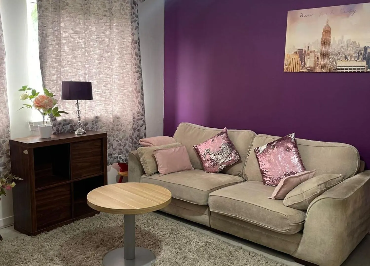 Chic 2 Bed Apartment With Free Parking- Recently Redecorated, 10 Minutes To City Centre Edinburgh